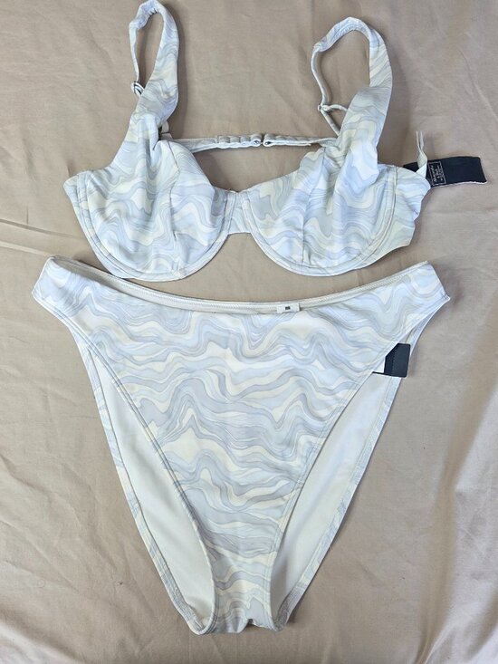 Other - Abercrombie & Fitch NWT Bikini Set Wave Print Underwire Top + Moderate Bottom XL